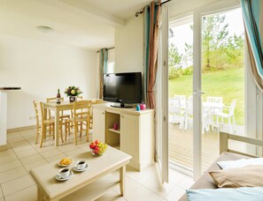 Unclassified image, 5 of 18, button - Duplex House in Morgat Near Beach (Crozon)