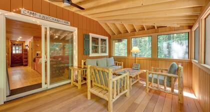 North Conway: Updated 3BR Cabin Sleeps 9, Fire Pit
