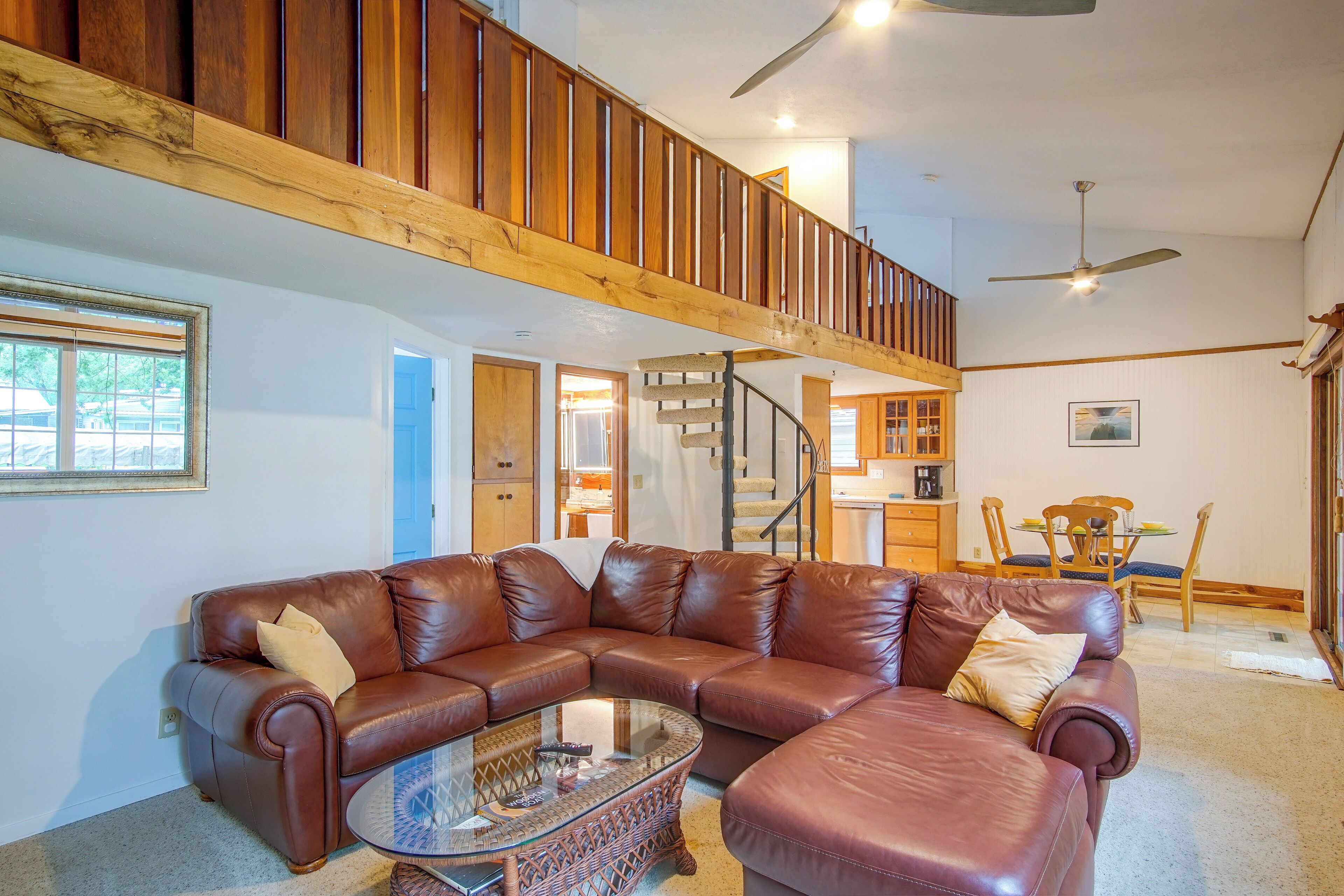 House (5 Bedrooms) | Interior