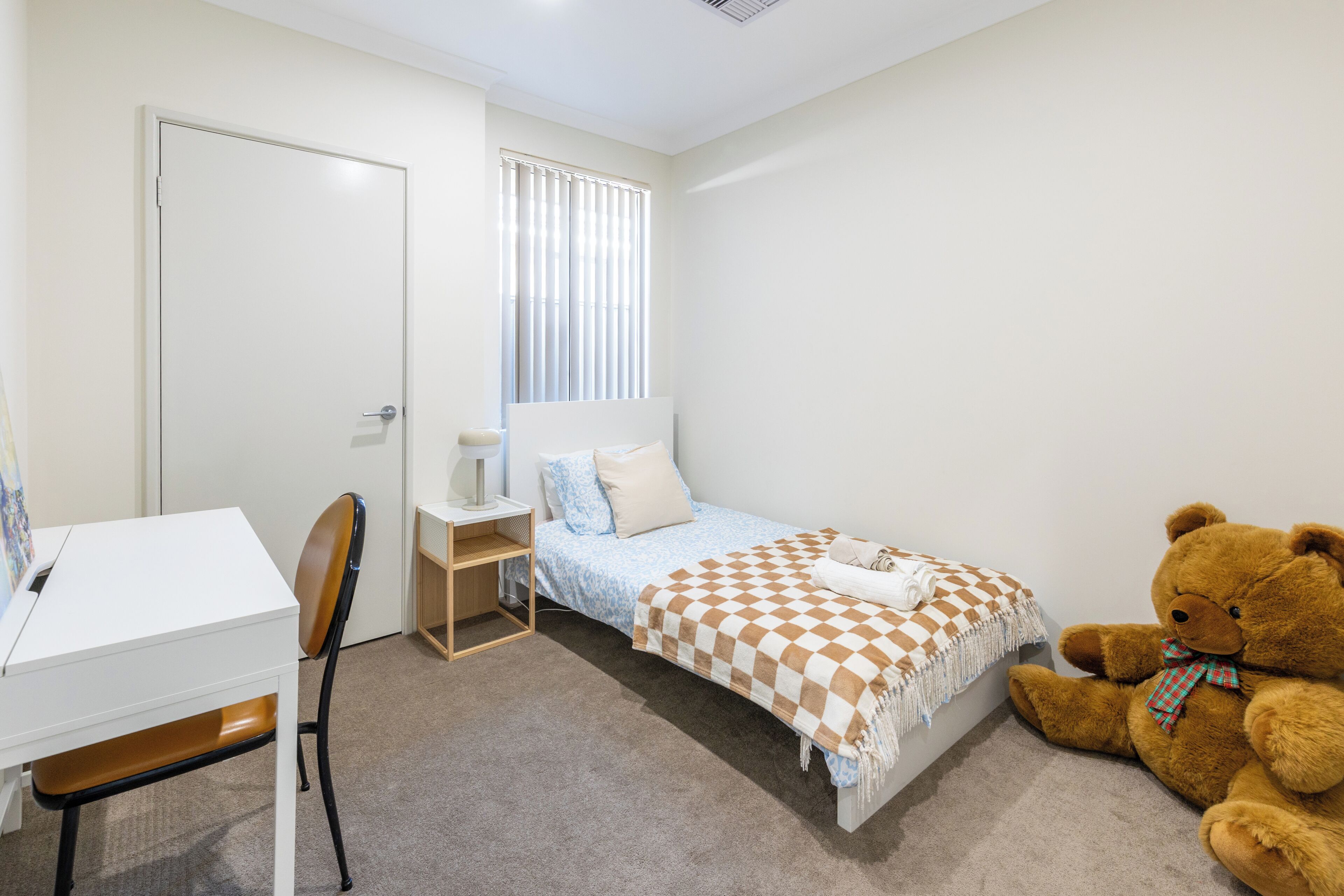 4 bedrooms, iron/ironing board, free WiFi