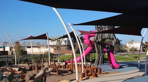 Lovely Lake Treeby Home 1 Min to Park & Playgrounds