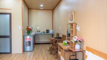 Classic Room, Garden View | Dining