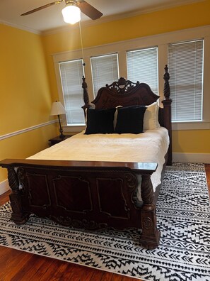 Room - Cozy 2-bedroom house in peaceful Monroe close to restaurants and more! (Monroe)
