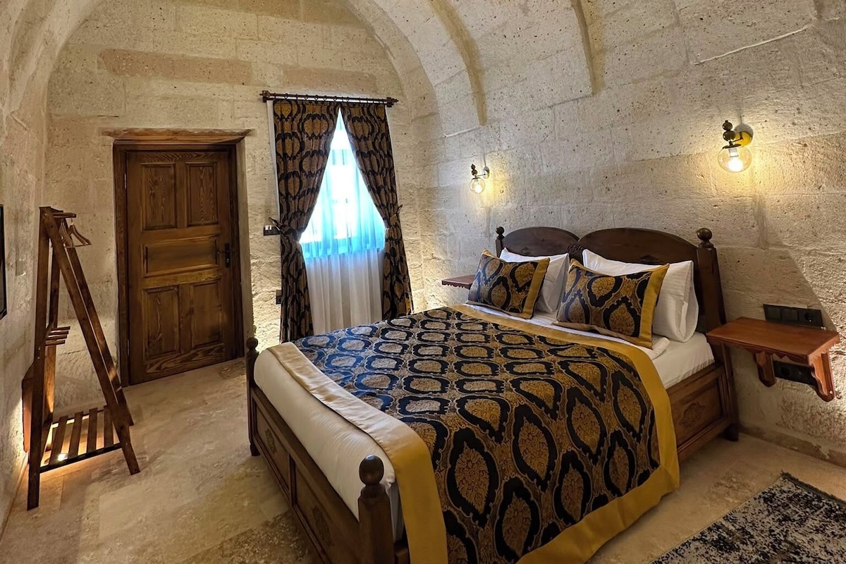 Premium bedding, desk, laptop workspace, free WiFi