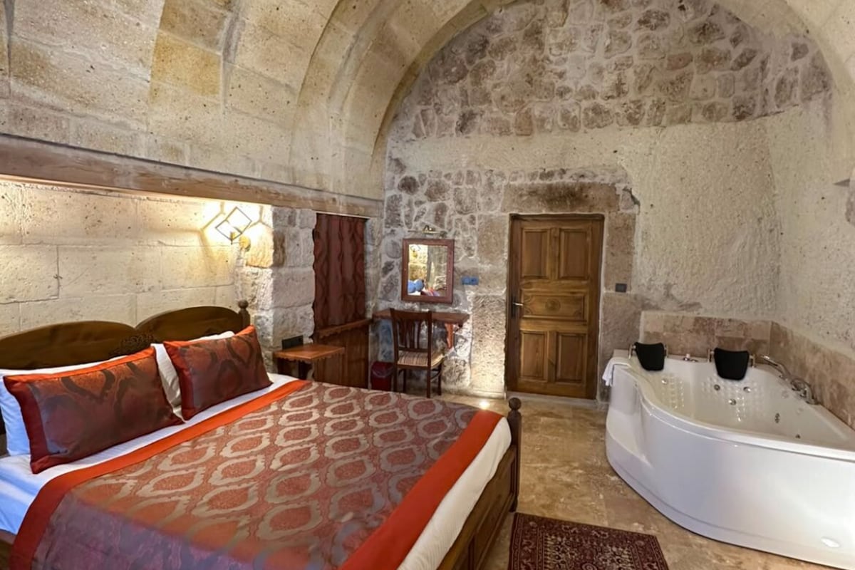 Deluxe Arched Room, Jacuzzi | Premium bedding, desk, laptop workspace, WiFi (free)