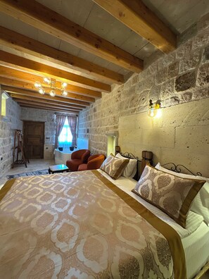 Luxury Room, Jacuzzi, Castle View | Premium bedding, desk, laptop workspace, WiFi (free) - Cappa Hisar Cave House (Ortahisar)