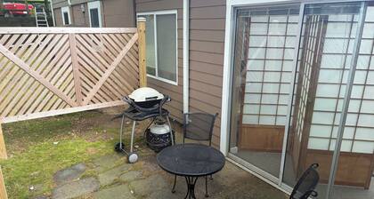 Serene 1-bedroom apartment with AC in East Hampton