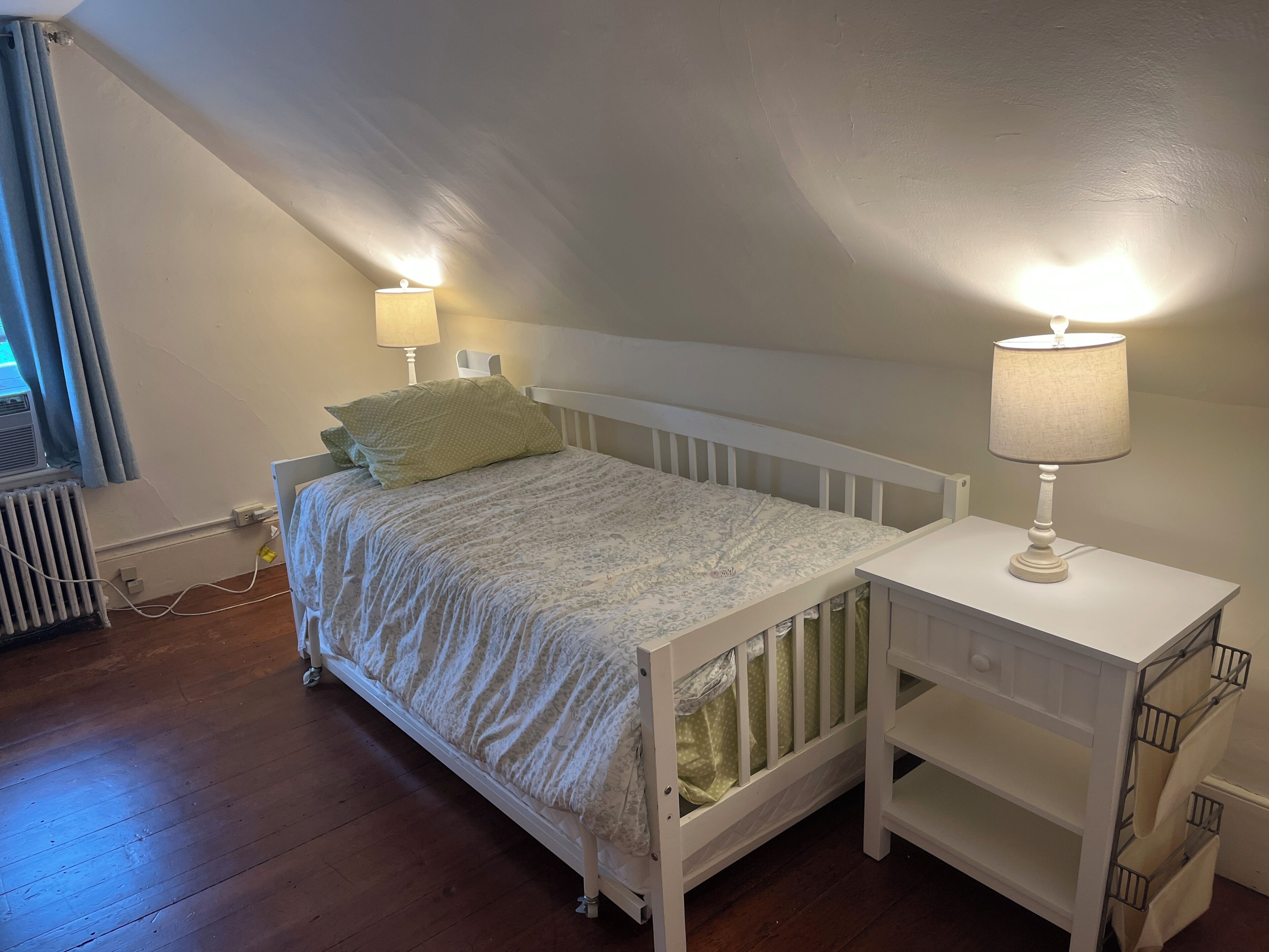 Iron/ironing board, internet, bed sheets