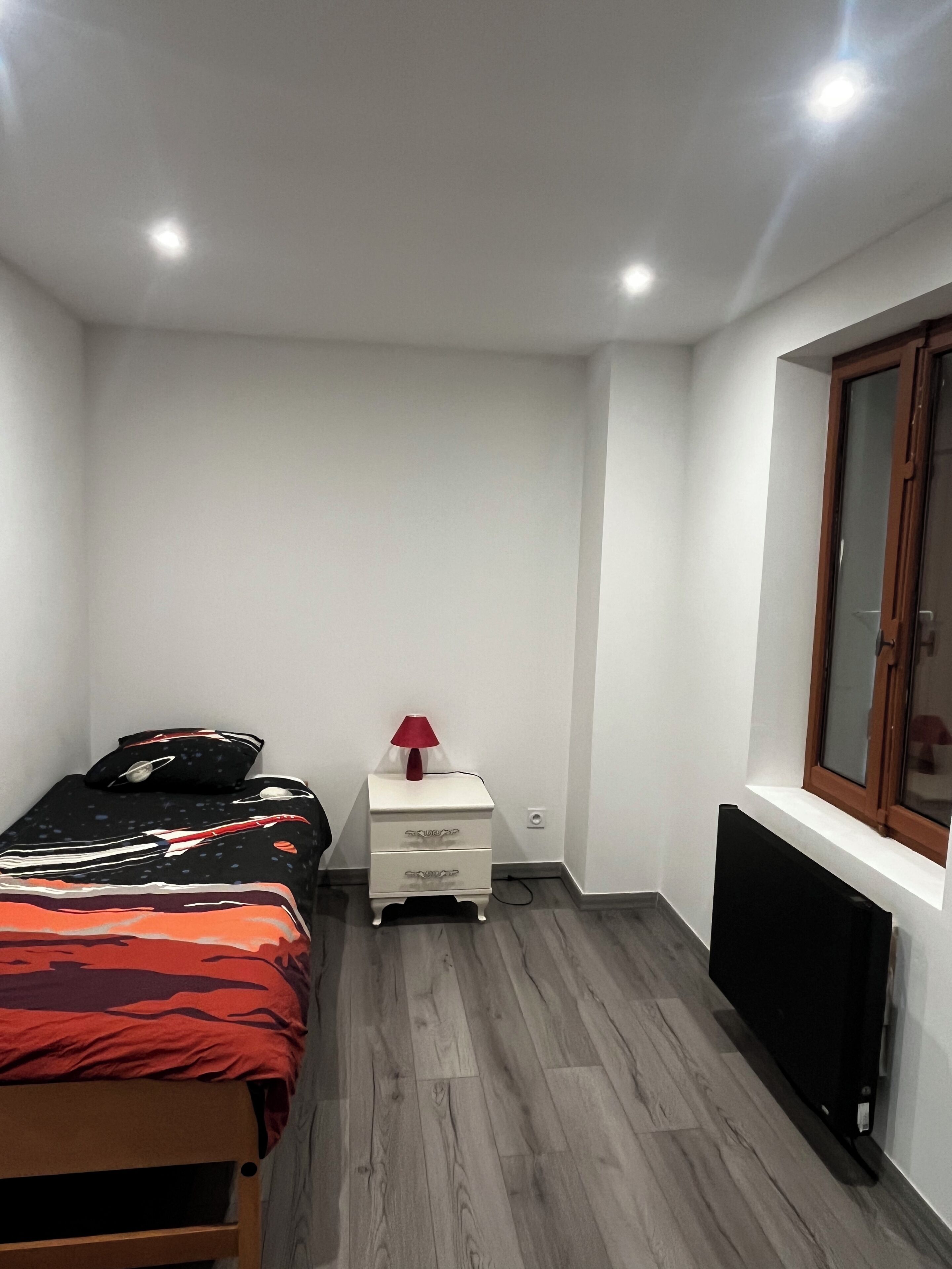 4 chambres, fer et planche à repasser, Wi-Fi, draps fournis