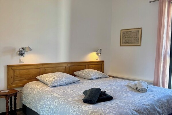 Bügeleisen/Bügelbrett, kostenloses WLAN, Bettwäsche