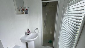 Bathroom - Caravan Sleeps 8 With Parking (Clacton-on-Sea)