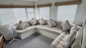 Living area - Caravan Sleeps 8 With Parking (Clacton-on-Sea)