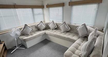 Caravan Sleeps 8 With Parking