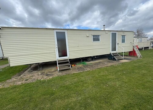 Caravan Sleeps 8 With Parking