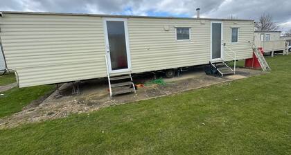 Caravan Sleeps 8 With Parking