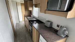 Private kitchen - Caravan Sleeps 8 With Parking (Clacton-on-Sea)
