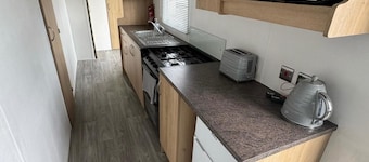 Caravan Sleeps 8 With Parking