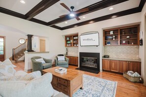 Smart TV - Chandler Cottage, Charming Golf Cottage in Hampton Hall (Bluffton)