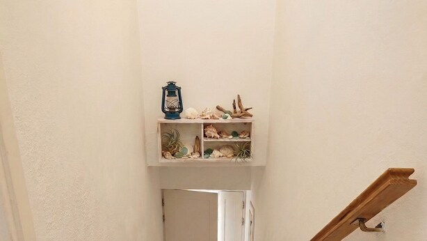 A marble staircase with a wooden handrail, leading to a door at the top. - Charming Apartment in Vernazza IT011030C25E7RWJXG (Vernazza)