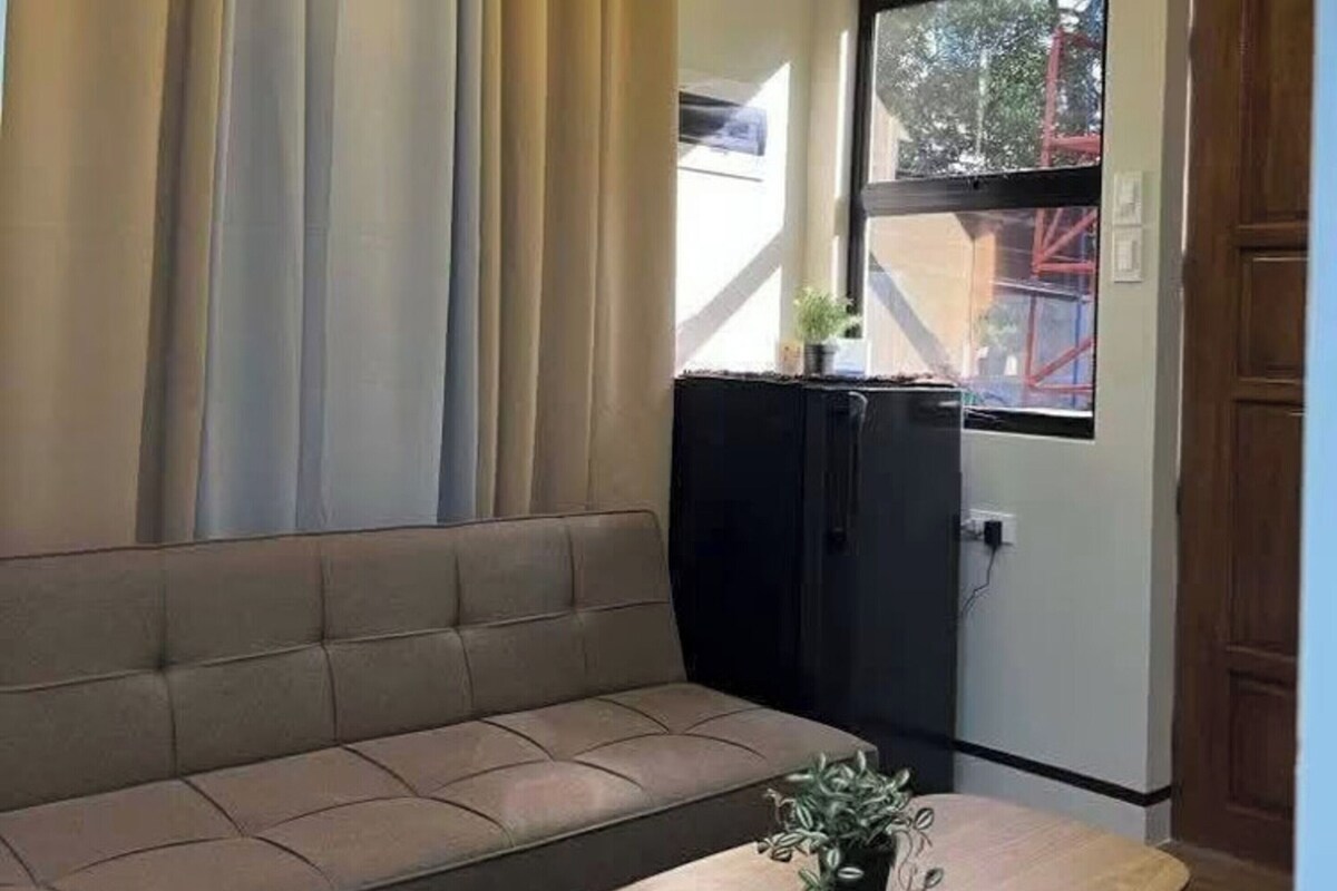 Comfort Condo, 2 Bedrooms, Penyaman udara | Ruang tamu | 32 inci sebuah televisyen pintar dengan digital 
