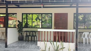 Basic Studio, Penyaman udara | Teres/patio