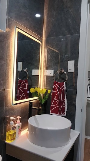 Basic Studio, Penyaman udara | Bilik Mandi | Pancuran mandi, bidet, tuala disediakan, sabun 