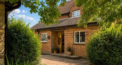 Pond Cottage | Charming 3 Bed Country Escape - Pass the Keys
