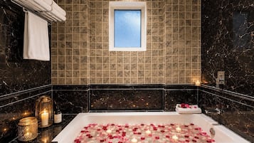 Superior Room, City View | Bathroom | Hair dryer, towels, soap, shampoo