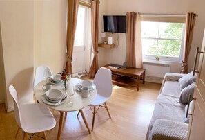 Dining - Chelsea 1-Bed Flat on King's Road | Sleeps 3 (London)