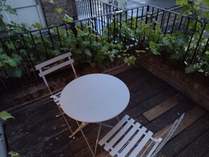 Outdoor dining - Chelsea 1-Bed Flat on King's Road | Sleeps 3 (London)