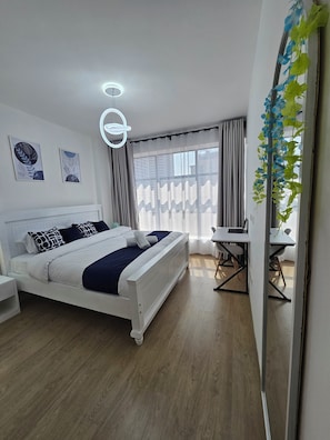 1 habitación, escritorio, tabla de planchar con plancha y wifi gratis 