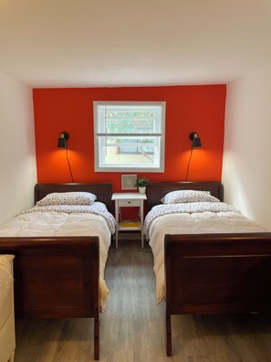 2 habitaciones, tabla de planchar con plancha, wifi y ropa de cama 