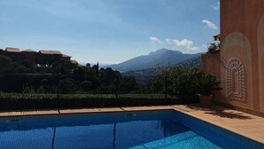 Pool - Ocean View | Pool Just 10 Seconds Away & Fully Equipped with Air Conditioning (Théoule-sur-Mer)