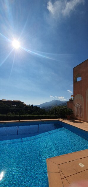 Pool - Ocean View | Pool Just 10 Seconds Away & Fully Equipped with Air Conditioning (Théoule-sur-Mer)