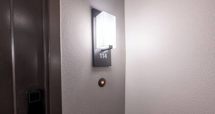 Sleek King 2B2B|Pool & Spa|Smart 4K TVs in all Rm