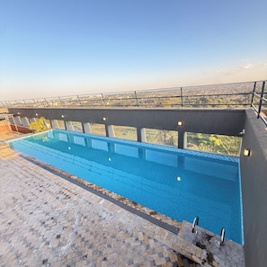 Pool - Cozy studio bed & breakfast in quaint Nairobi with 
swimming pool (Nairobi)