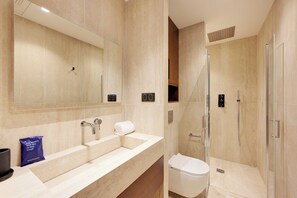 A modern bathroom with a large mirror, a sink, a toilet, and a shower area. - Modern a/c - 1bdr/4p Flat - Montorgueil (Paris)