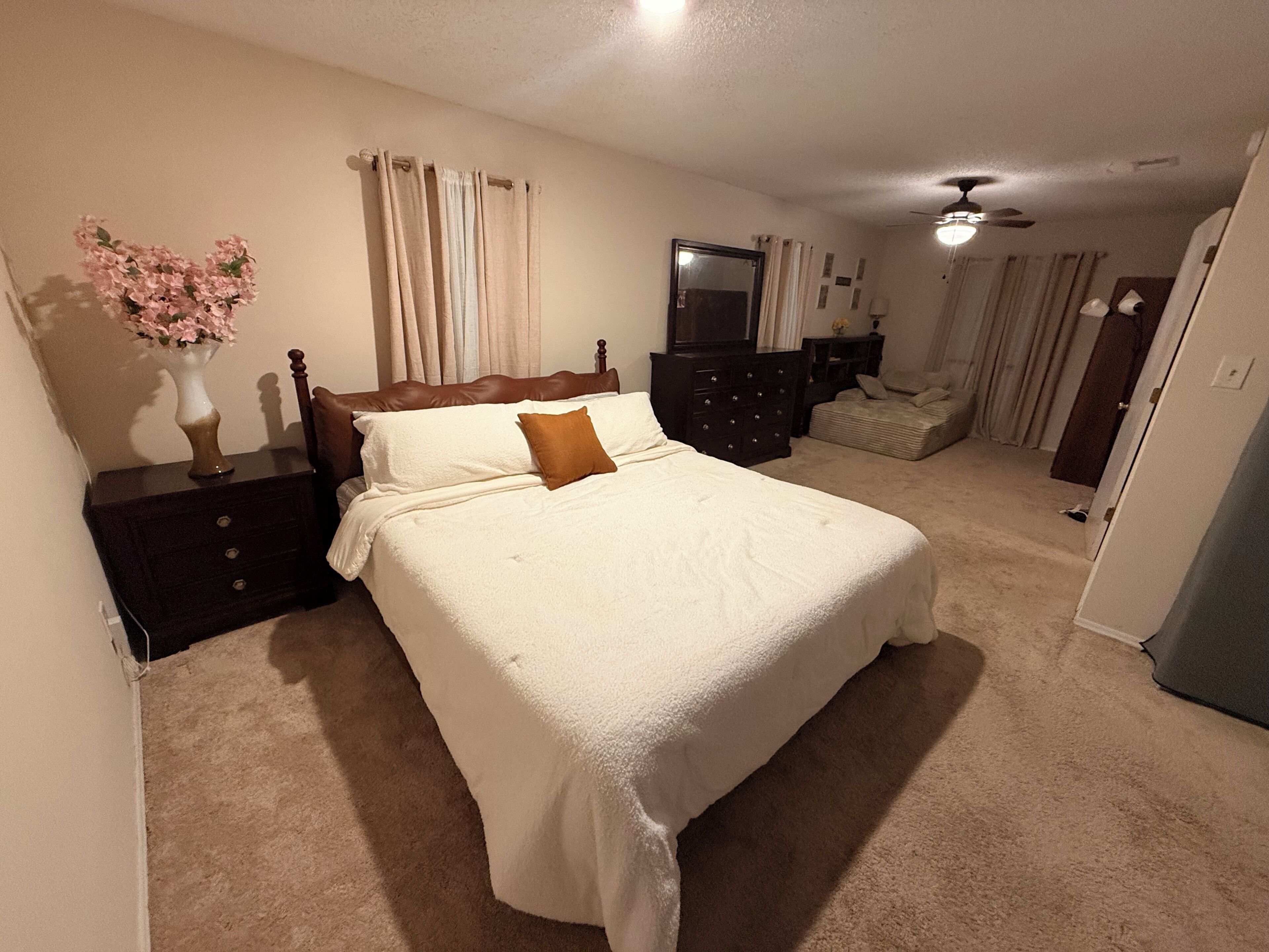 Iron/ironing board, WiFi, bed sheets
