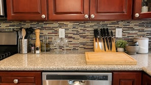 Private kitchen - 2BR/2.5BA Stylish home near Center City + King Bed (Philadelphia)