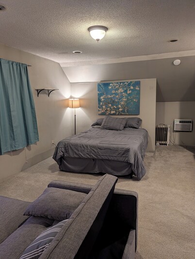 Adorable studio with AC in charming Winfield