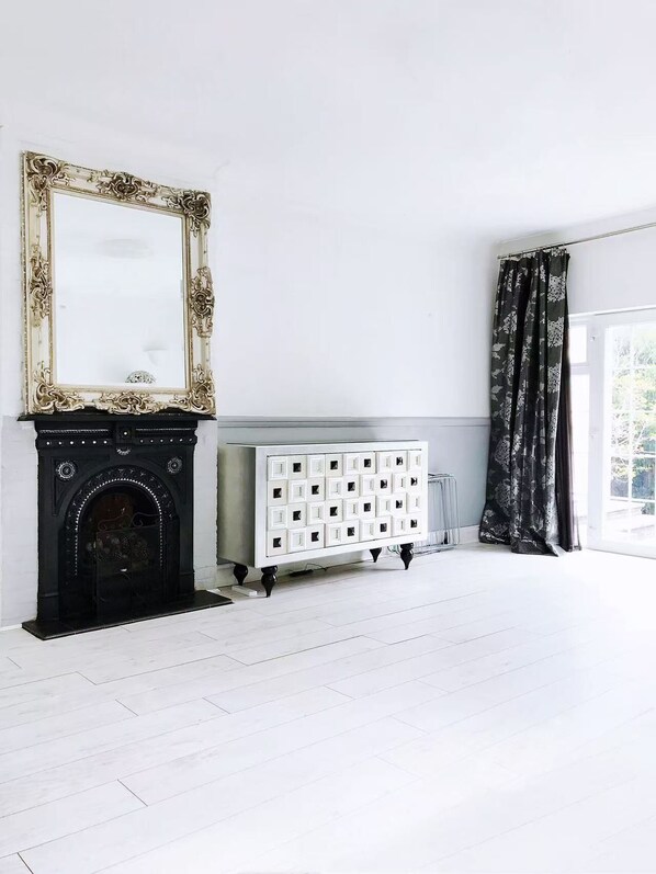 Interior - Elegant Detached House in Twickenham | Close to Richmond Park & Kew Gardens (Twickenham)