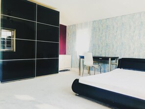 Room - Elegant Detached House in Twickenham | Close to Richmond Park & Kew Gardens (Twickenham)