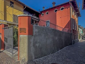 Exterior - La Corte dei Laghi. Luxury homestay in the heart of the Italian Lake District. (Pusiano)