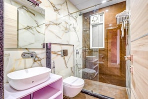 Deluxe Room | Bathroom | Free toiletries, towels, soap - THE WHITE MOON (Jaipur)