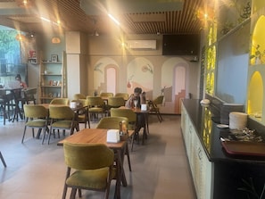 Dining - THE WHITE MOON (Jaipur)