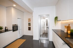 Private kitchen - 3 quartos - Varanda ensolarada - Rua tranquila - Família - Grupos grandes (Porto)