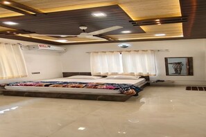 Deluxe Double Room - Hotel Seth Sanwariya (Khatoo)