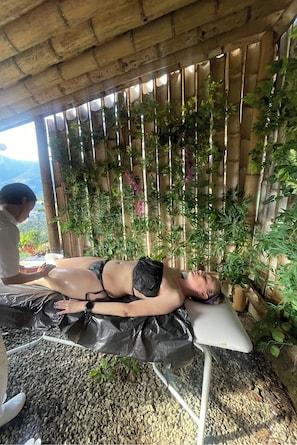 Couples treatment rooms, steam room, body treatments, mud baths - Medellin Bird Waching Forest Cabin Arvi  (Medellín)