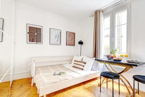 Room - Charming Studio near Jardin du Luxembourg (Paris)