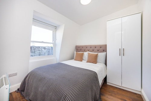 Earl's Court Residence
